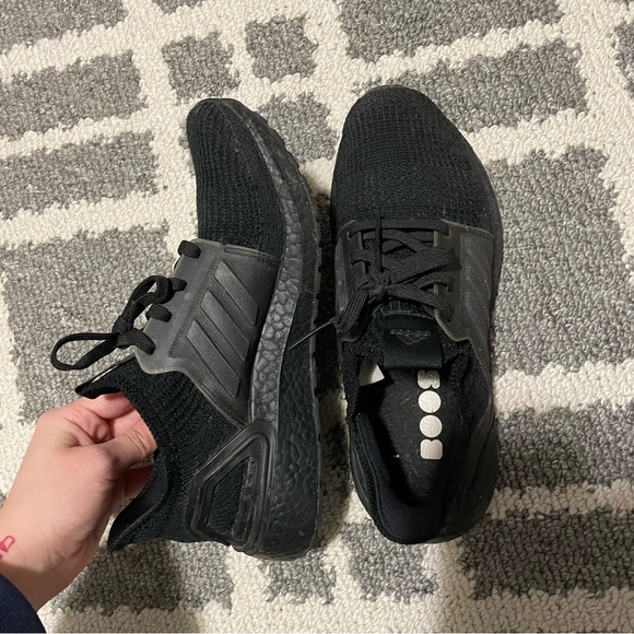 Women’s Adidas Ultra Boosts - Picture 1 of 6